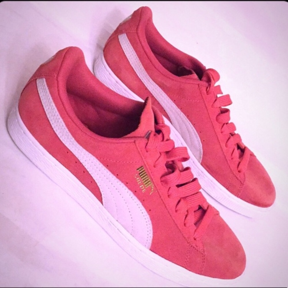 ONLY ONE PAIR! Puma Suede Sneakers